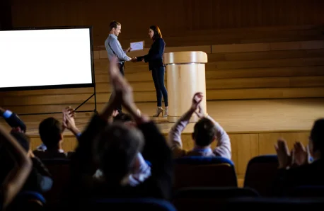 Prezenty i upominki dla prelegentów eventu od organizatorów konferencji